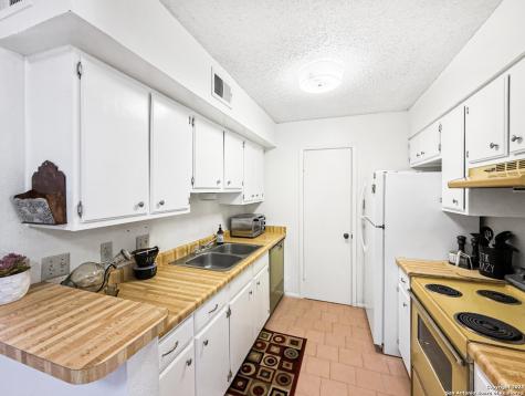 1819 Babcock San Antonio TX 78229