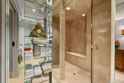 700 E Hildebrand San Antonio TX 78212