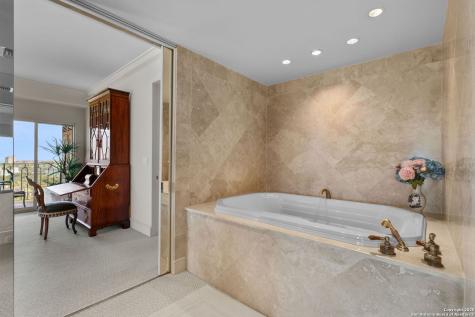 700 E Hildebrand San Antonio TX 78212