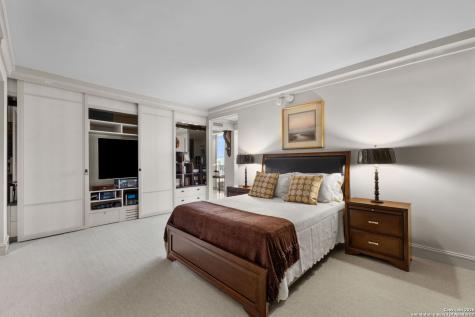 700 E Hildebrand San Antonio TX 78212