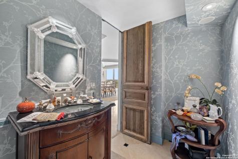 700 E Hildebrand San Antonio TX 78212