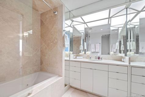 700 E Hildebrand San Antonio TX 78212