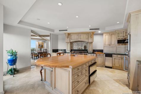 700 E Hildebrand San Antonio TX 78212