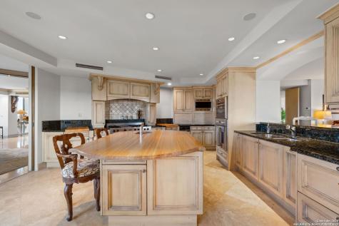 700 E Hildebrand San Antonio TX 78212