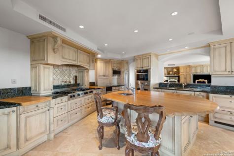 700 E Hildebrand San Antonio TX 78212