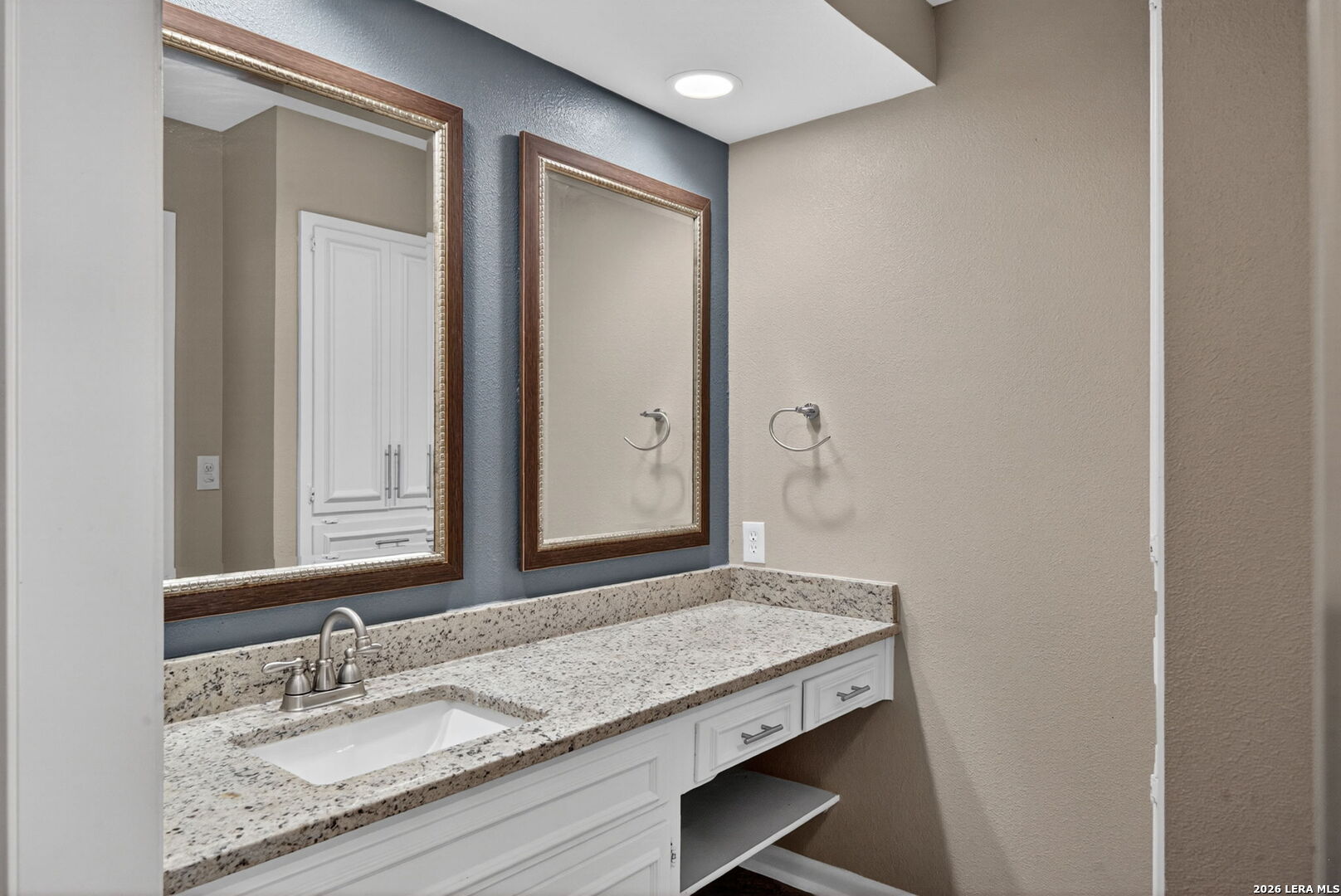 5359 Fredericksburg San Antonio TX 78229