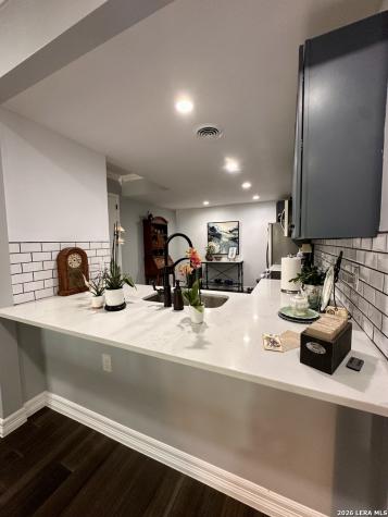 7709 Broadway San Antonio TX 78209