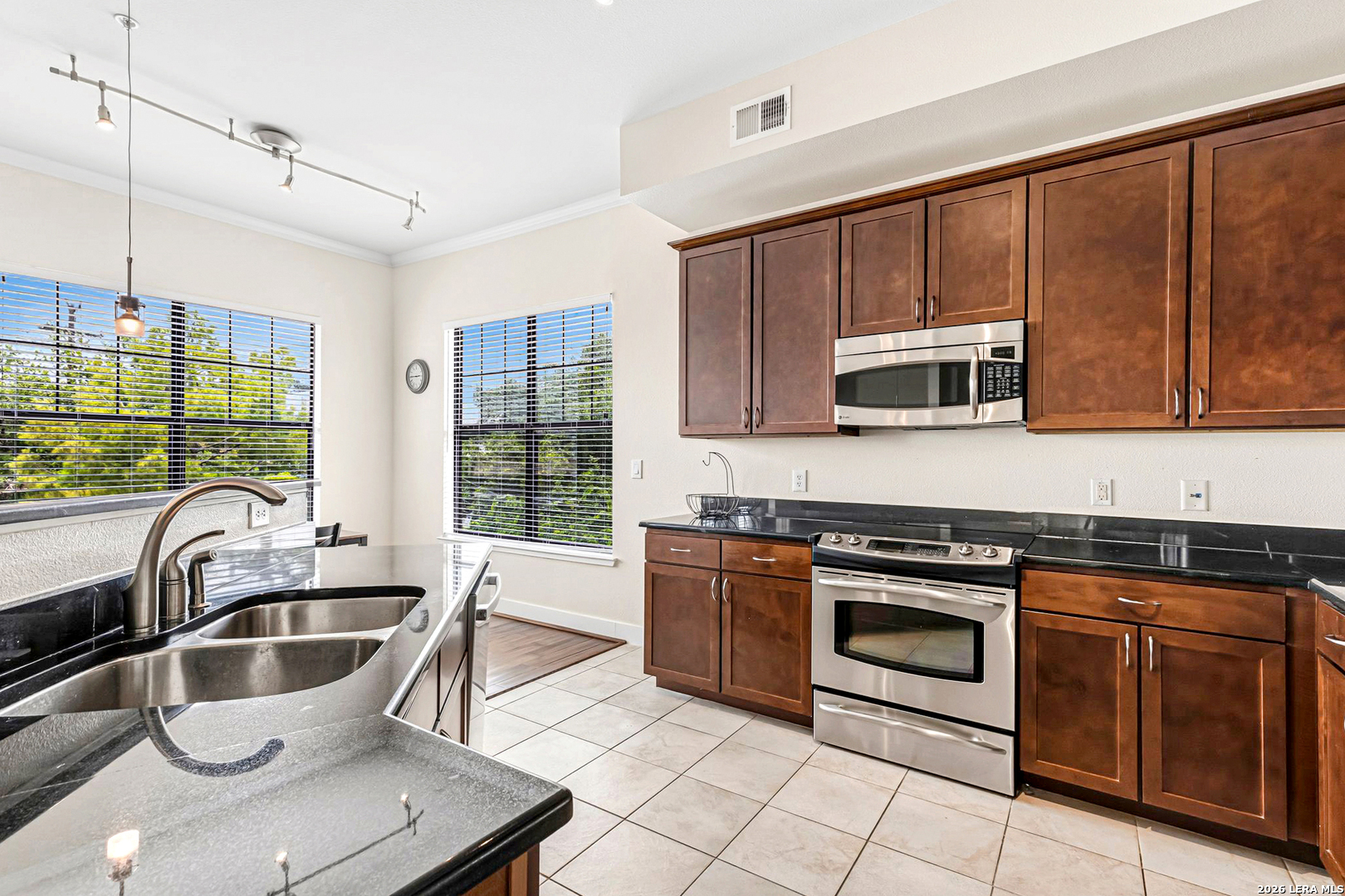7342 Oak Manor San Antonio TX 78229