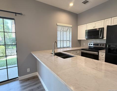 8 Chapel Hill Circle San Antonio TX 78240
