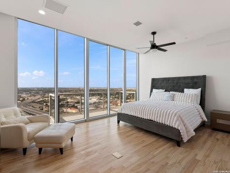 610 E Market San Antonio TX 78205