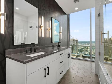 610 E Market San Antonio TX 78205