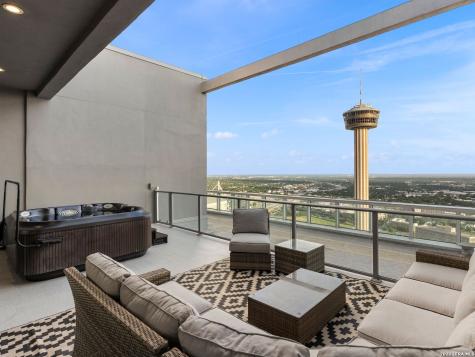 610 E Market San Antonio TX 78205
