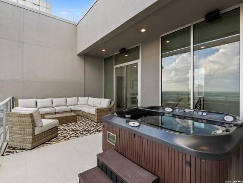 610 E Market San Antonio TX 78205