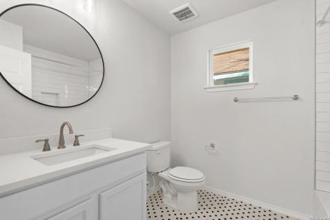 631 E Carolina San Antonio TX 78210