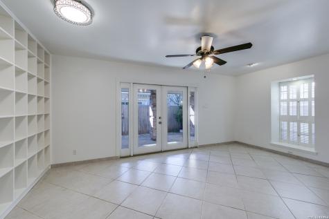 122 E Terra Alta San Antonio TX 78209