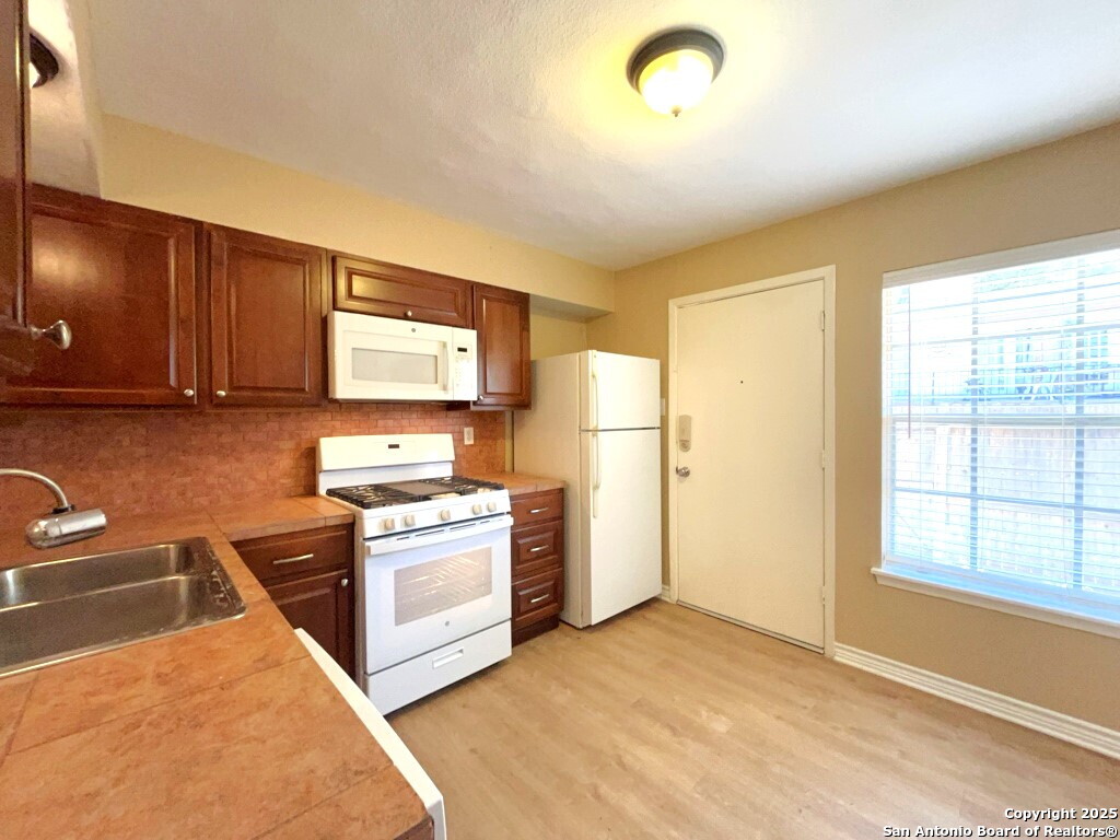 8038 Broadway San Antonio TX 78209