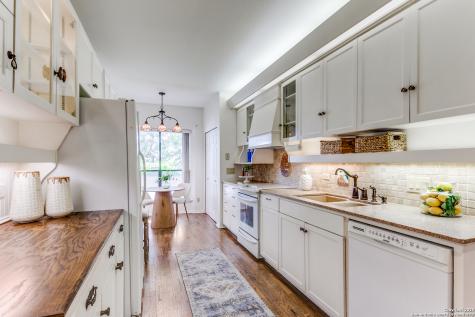 1022 Navarro San Antonio TX 78205