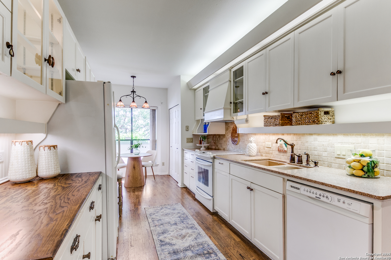 1022 Navarro San Antonio TX 78205