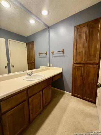 2255 Thousand Oaks San Antonio TX 78232