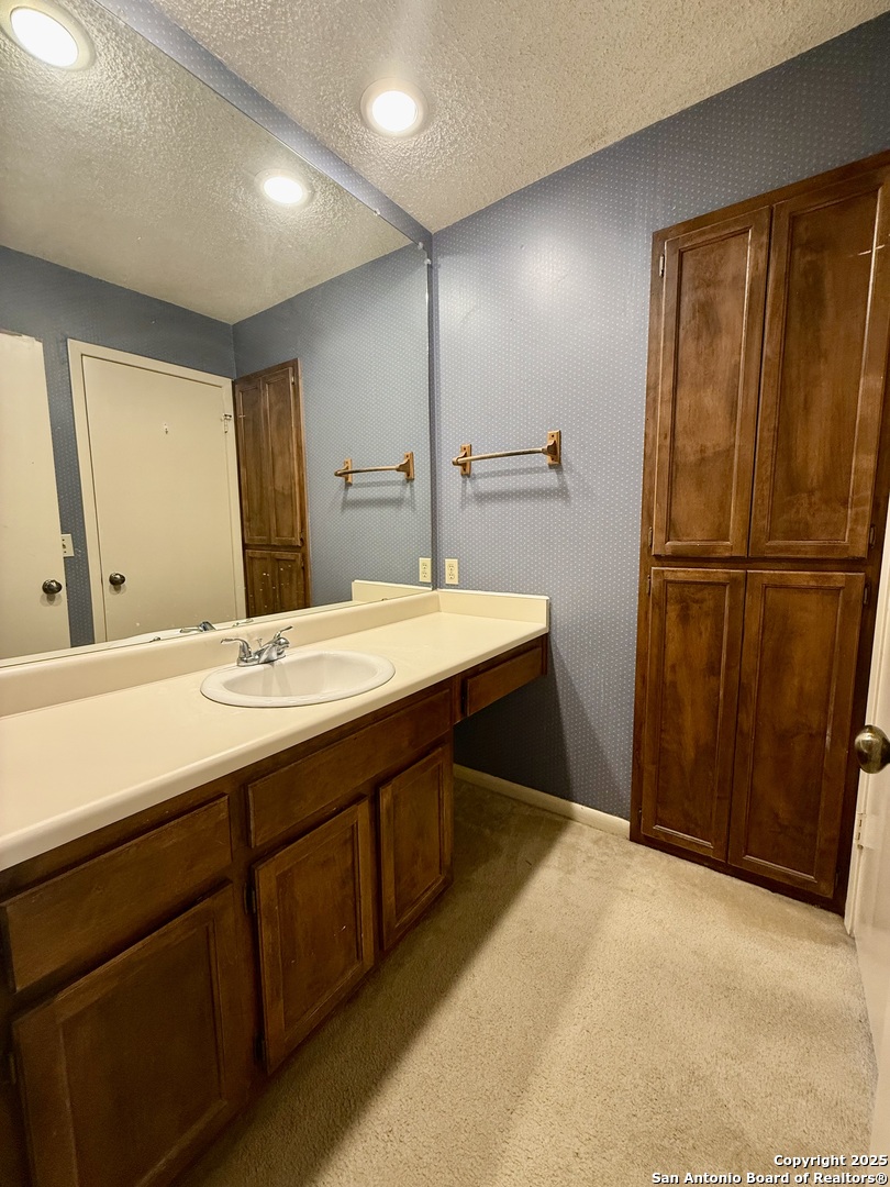 2255 Thousand Oaks San Antonio TX 78232