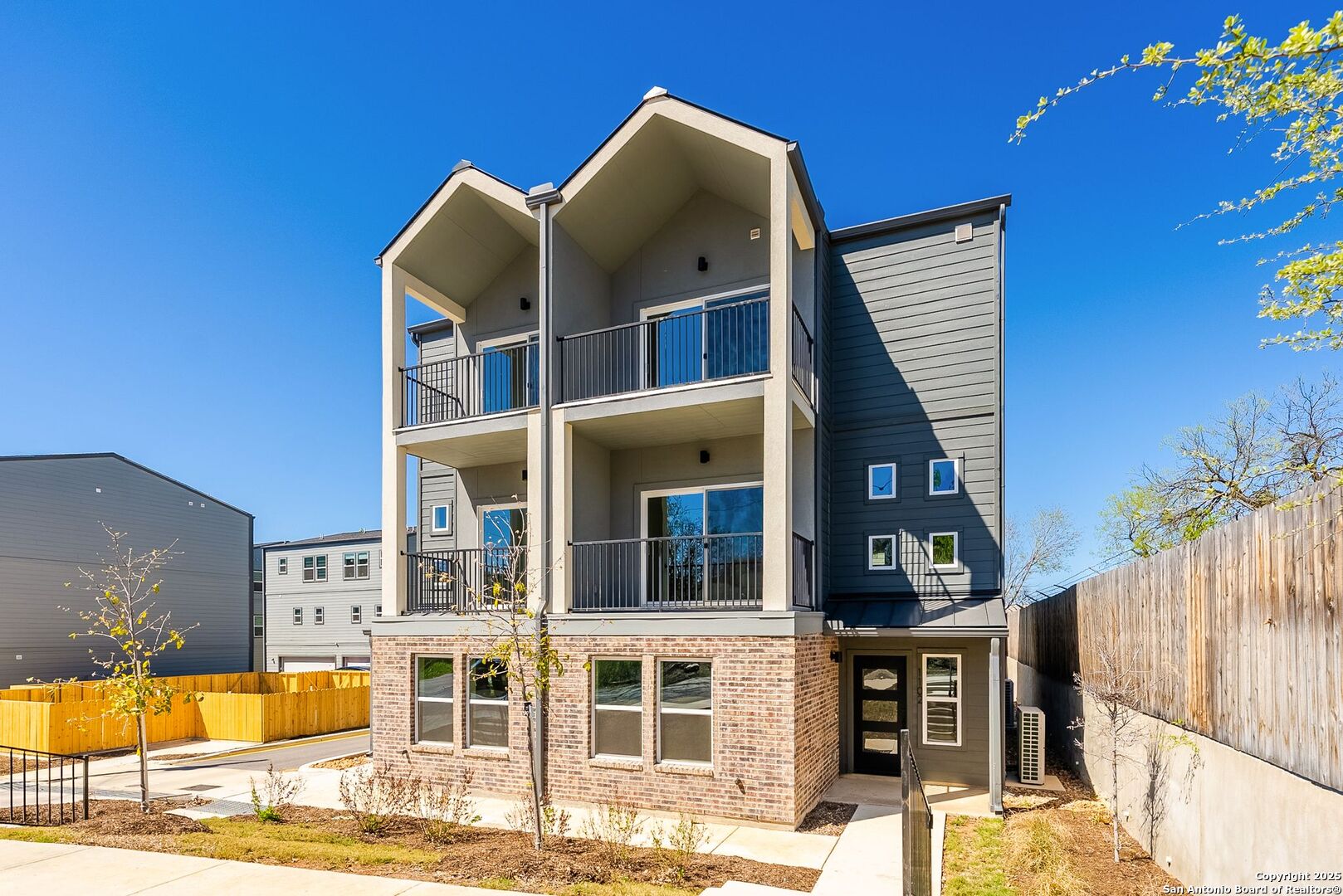 419 Ira #2101 San Antonio TX 78209