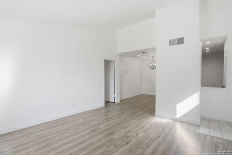 2935 Nacogdoches San Antonio TX 78217