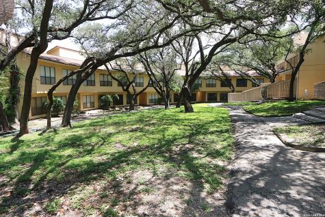 8642 Fredericksburg San Antonio TX 78240