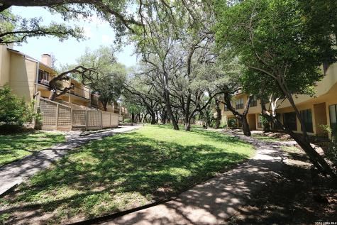 8642 Fredericksburg San Antonio TX 78240