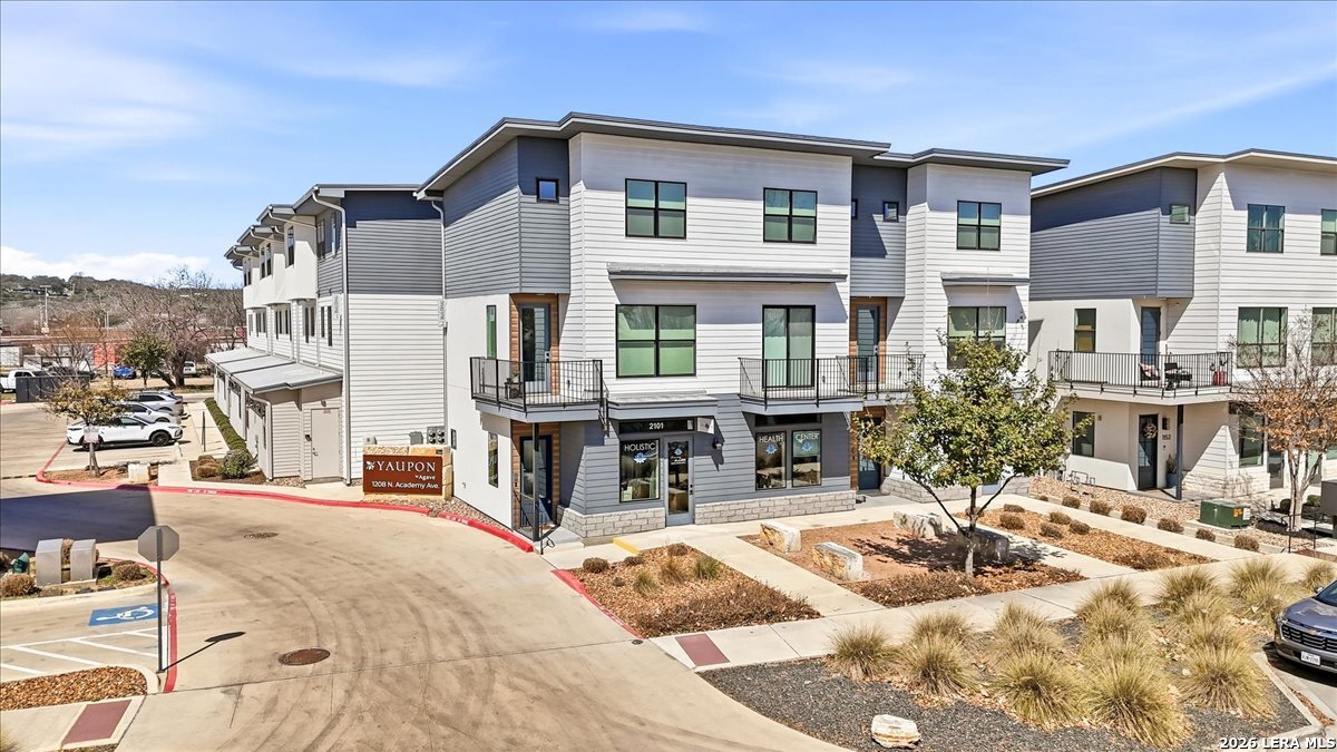 1208 N Academy Avenue New Braunfels TX 78130
