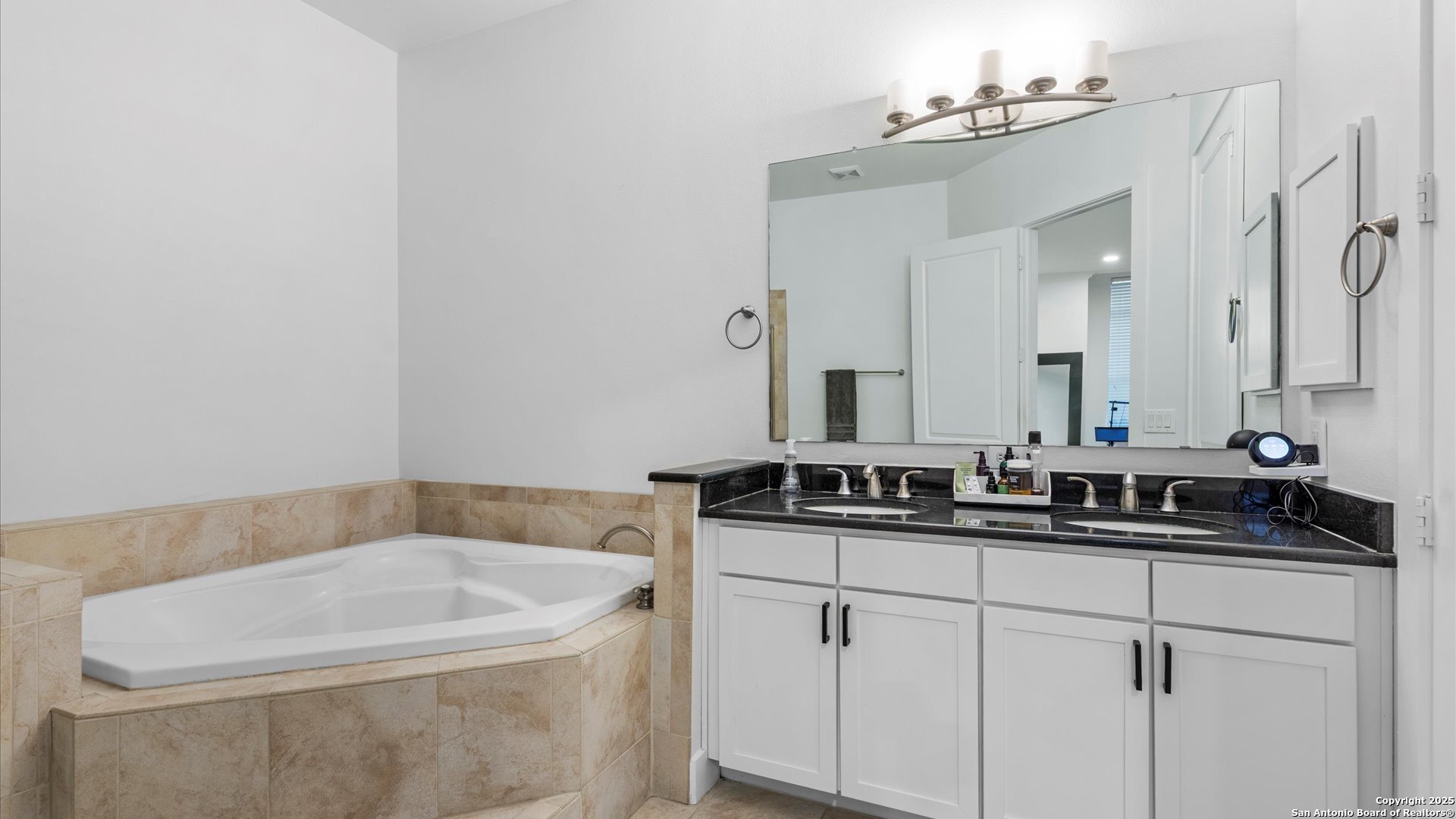 7342 Oak Manor San Antonio TX 78229