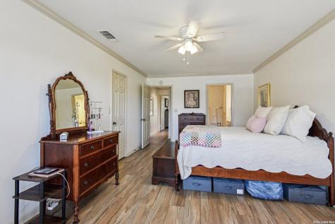 2611 Eisenhauer San Antonio TX 78209