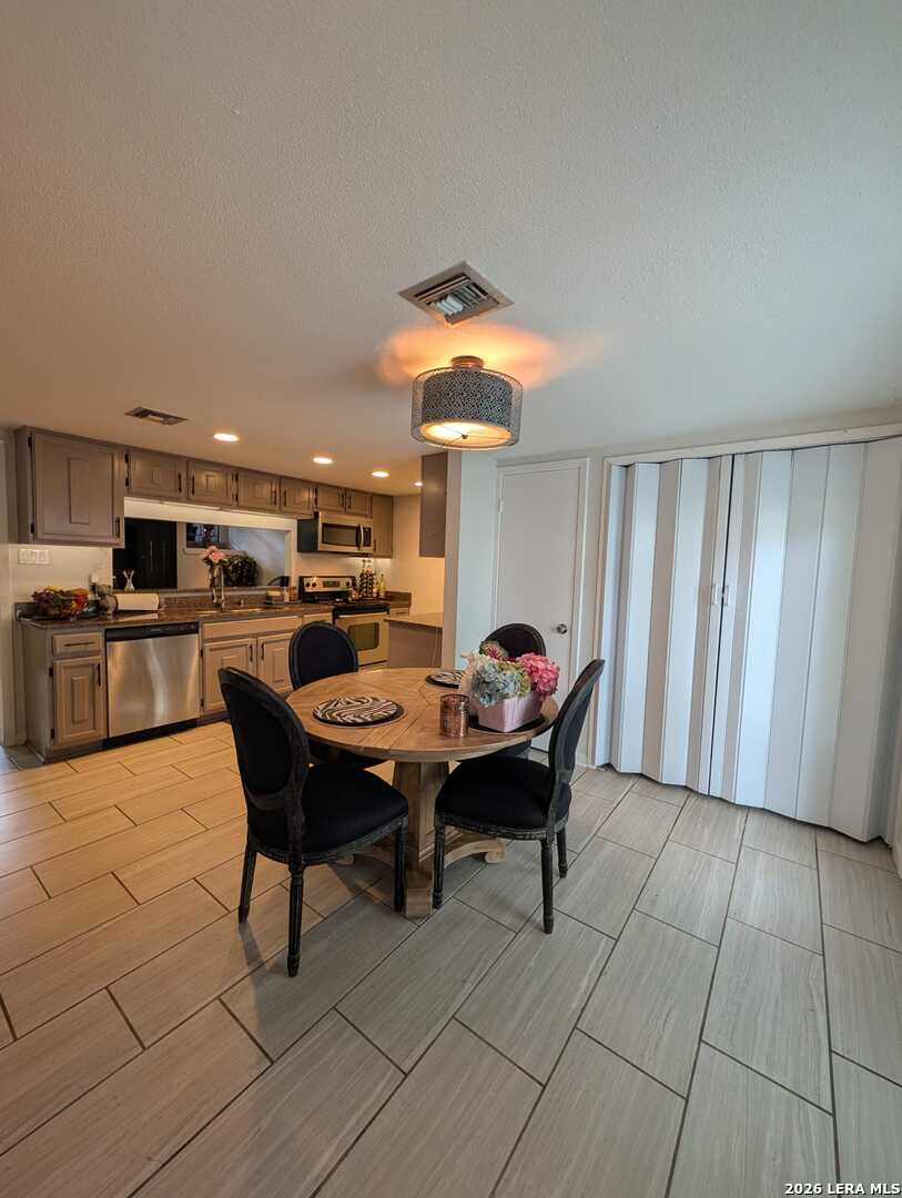 3103 Eisenhauer San Antonio TX 78209