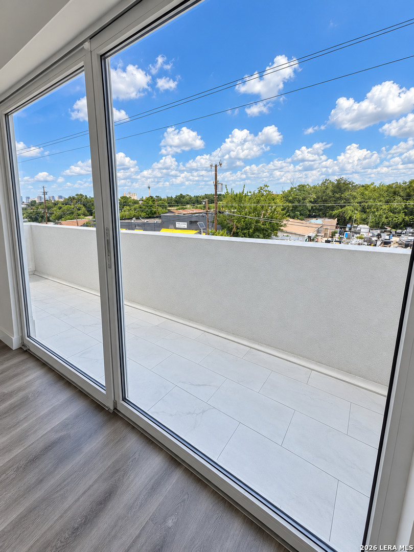 2619 S Flores Street San Antonio TX 78204