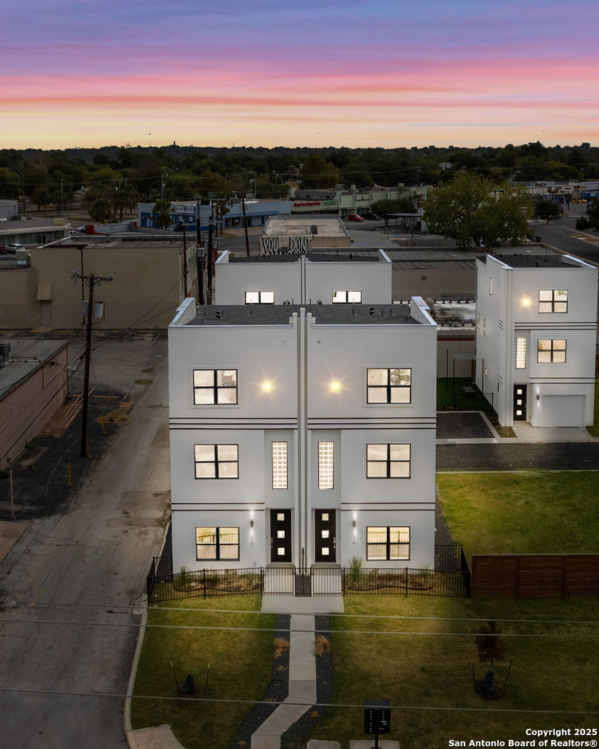 3214 N Elmendorf San Antonio TX 78201