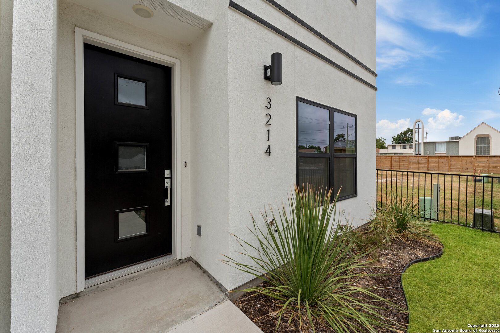 3214 N Elmendorf San Antonio TX 78201
