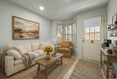 2611 Eisenhauer San Antonio TX 78209