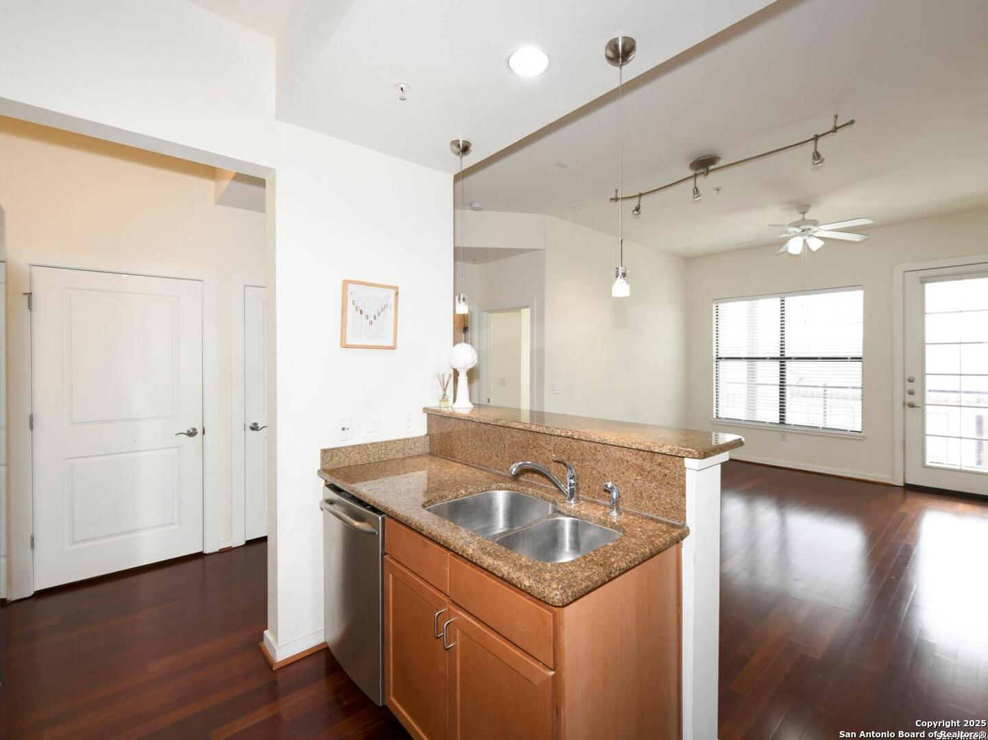 7342 Oak Manor San Antonio TX 78229