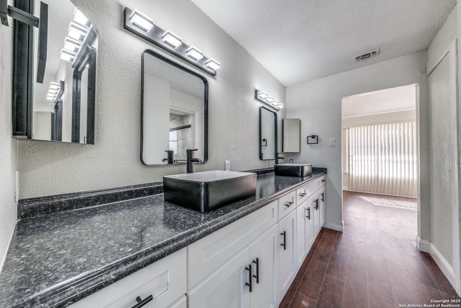 7123 Thrush View San Antonio TX 78209