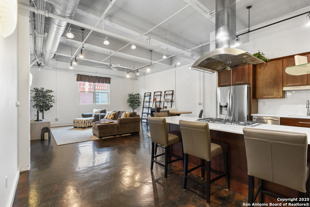 1339 S Flores San Antonio TX 78204