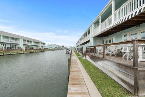 706 Lauderdale Rockport TX 78382