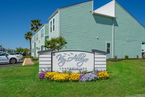 706 Lauderdale Rockport TX 78382