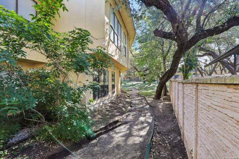 8642 Fredericksburg Road San Antonio TX 78240