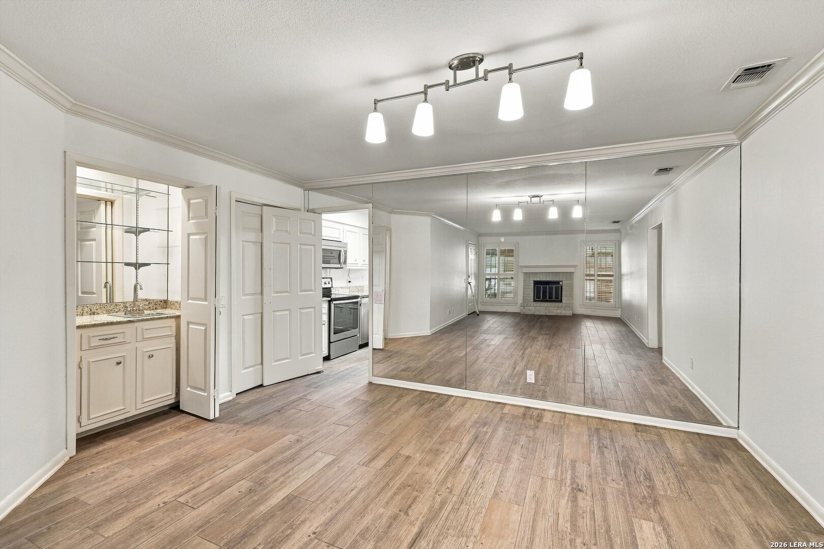 8415 Fredericksburg San Antonio TX 78229