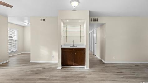 8702 Village San Antonio TX 78217