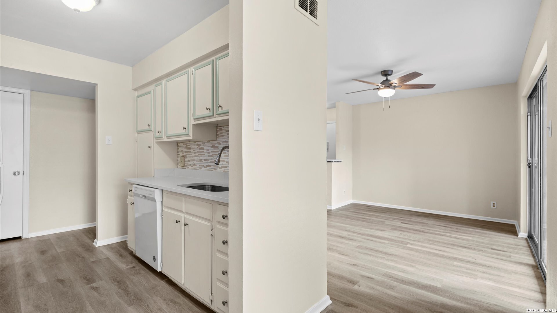 8702 Village San Antonio TX 78217