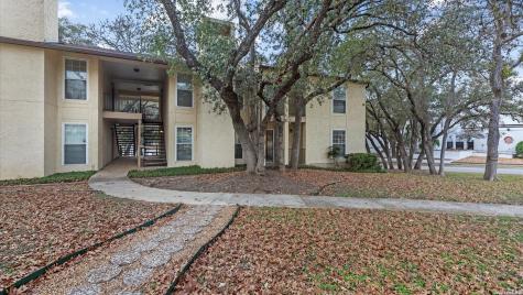 8702 Village San Antonio TX 78217