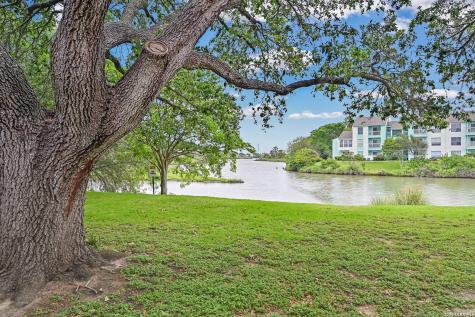 3220 69TH Street Galveston TX 77551