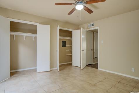 8702 Village San Antonio TX 78217