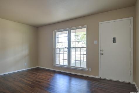 8702 Village San Antonio TX 78217