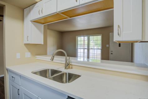 8702 Village San Antonio TX 78217